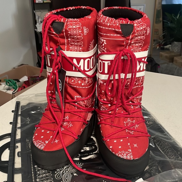 Moon Boot x High Snob Society Red Bandana Snow Boot - Picture 4 of 4